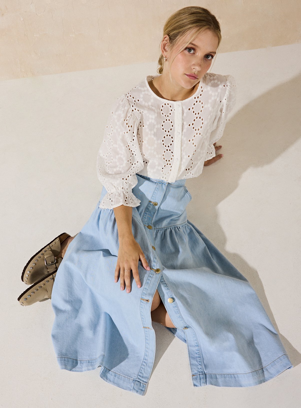 EVERBELLE  Light Denim Button Through Maxi Skirt 22 - Image 2 thumbnail